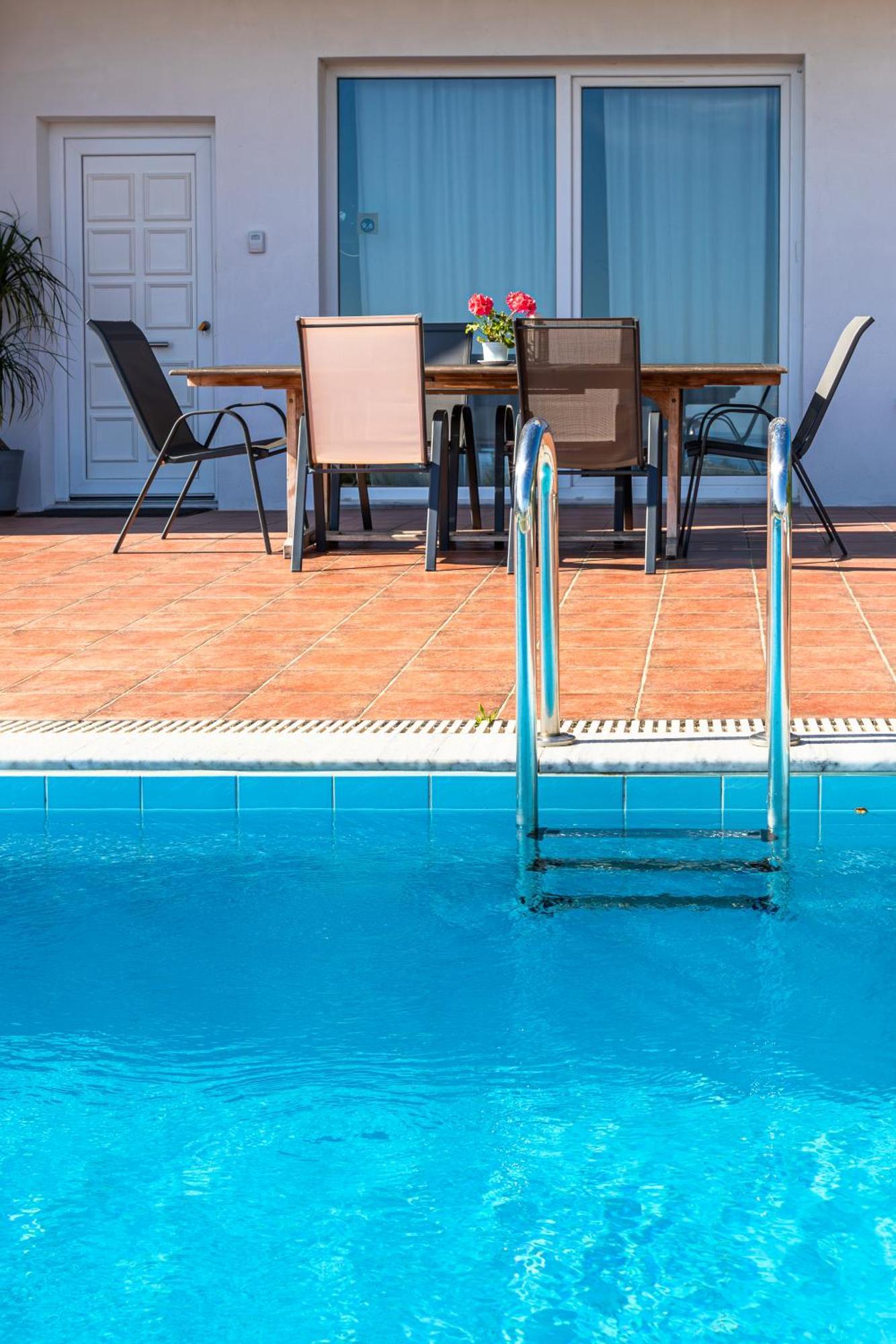 Dimitra Apartment With Private Pool And Sea View -The Ground Floor Of A Two Storey Building Daratsos Екстер'єр фото