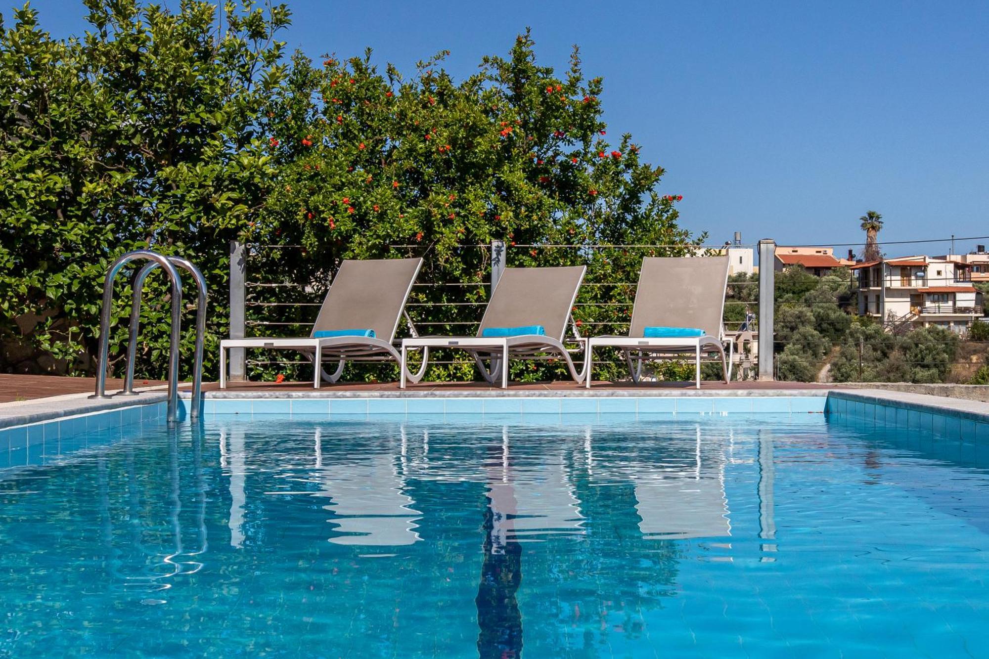 Dimitra Apartment With Private Pool And Sea View -The Ground Floor Of A Two Storey Building Daratsos Екстер'єр фото